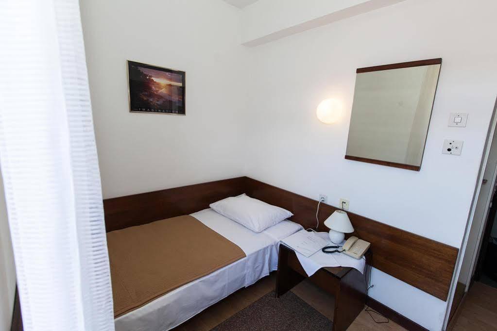 Hotel Zagreb Crikvenica Bagian luar foto