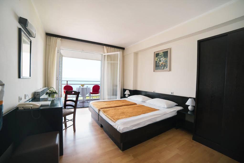 Hotel Zagreb Crikvenica Bagian luar foto