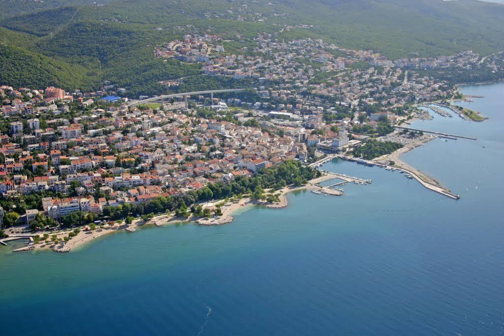 Hotel Zagreb Crikvenica Bagian luar foto