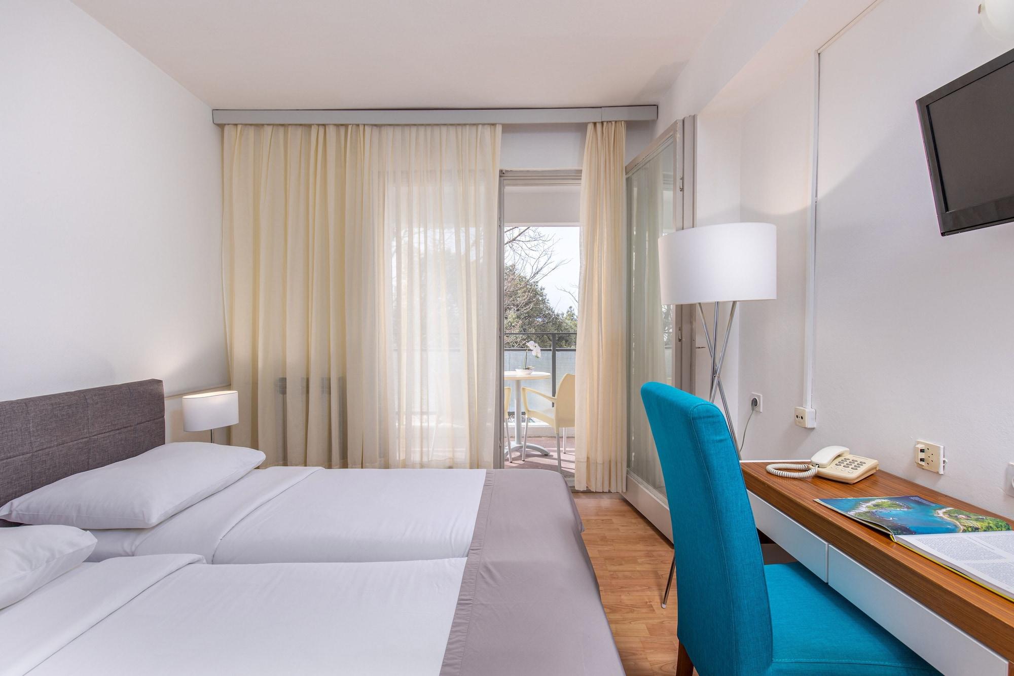 Hotel Zagreb Crikvenica Bagian luar foto