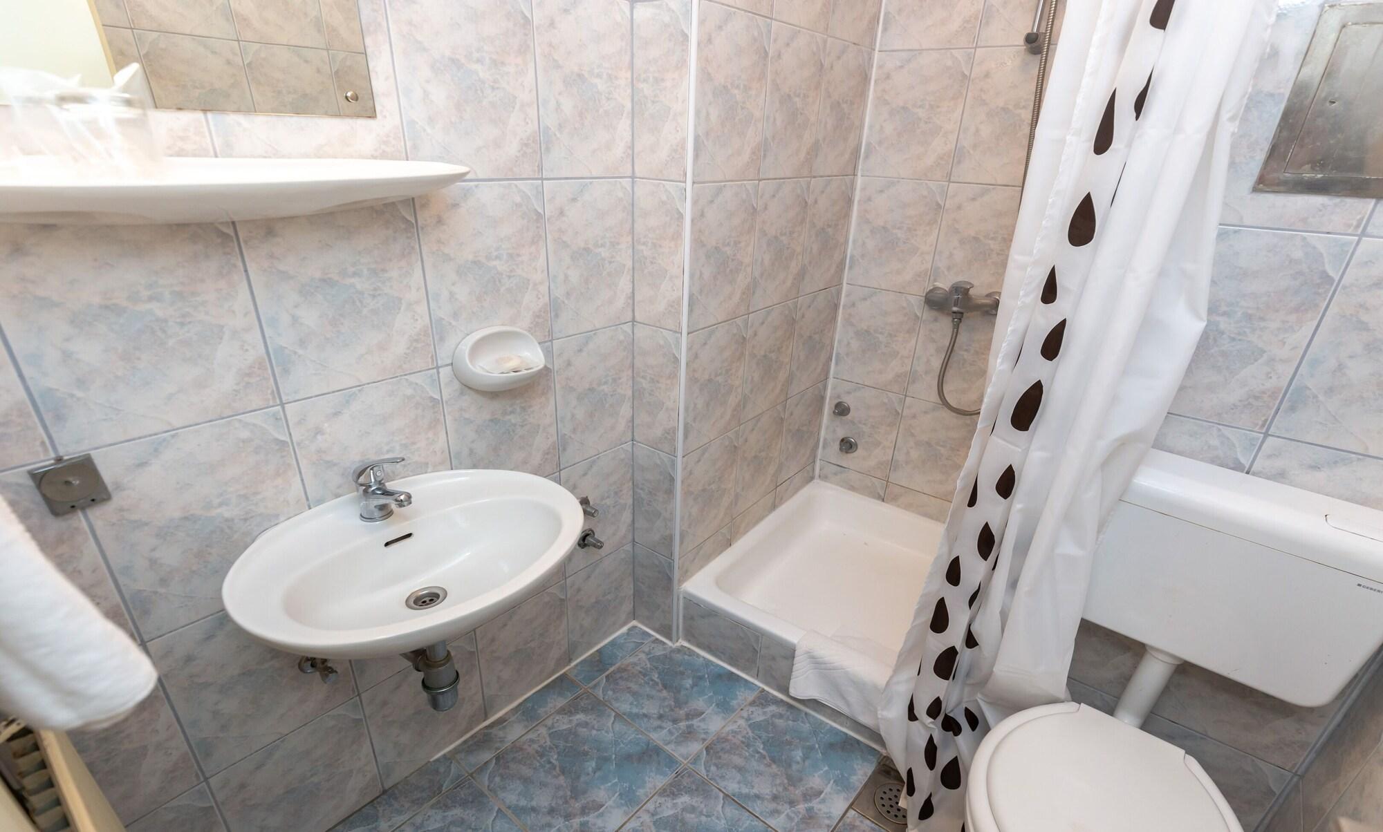 Hotel Zagreb Crikvenica Bagian luar foto