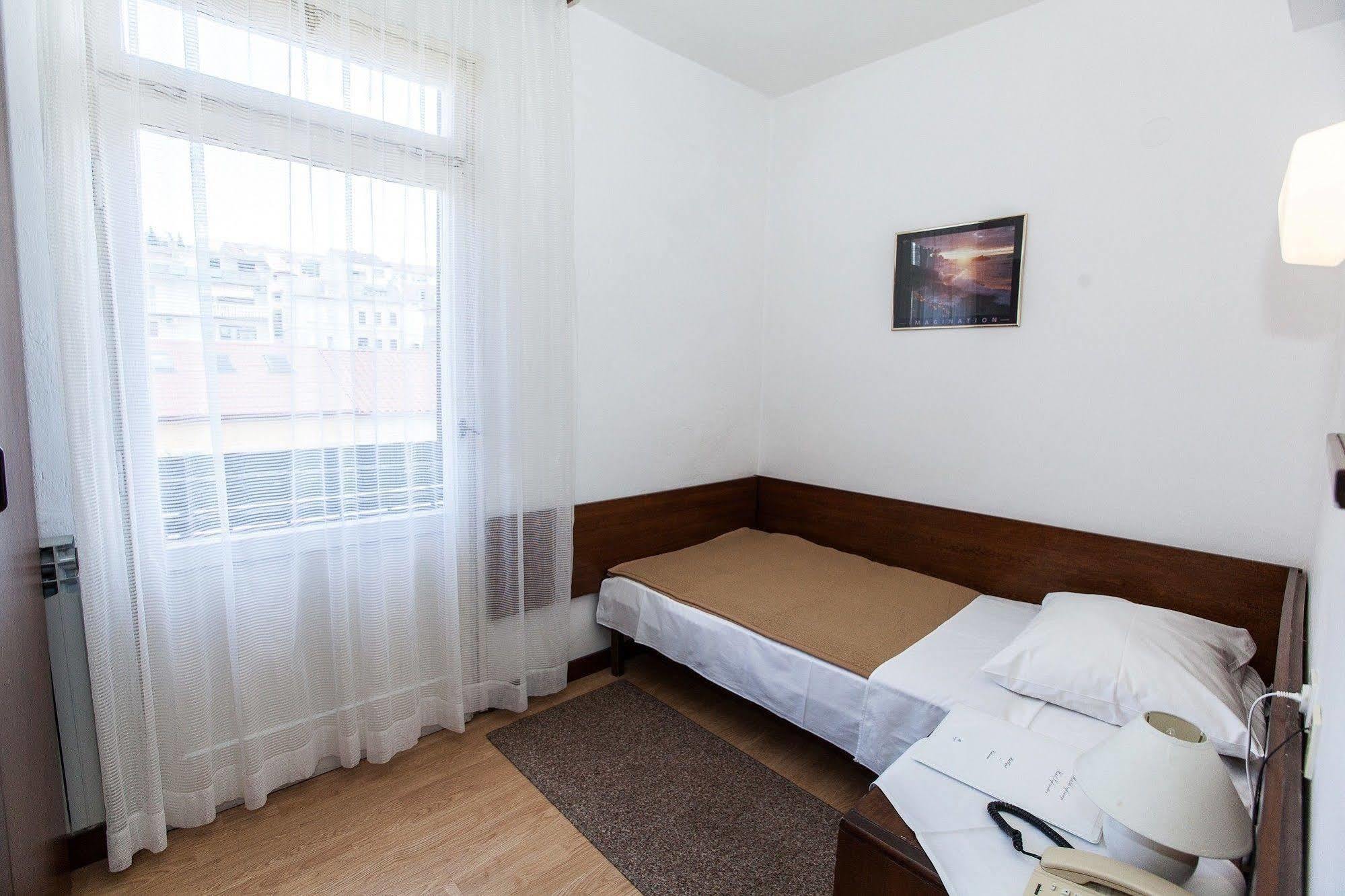 Hotel Zagreb Crikvenica Bagian luar foto