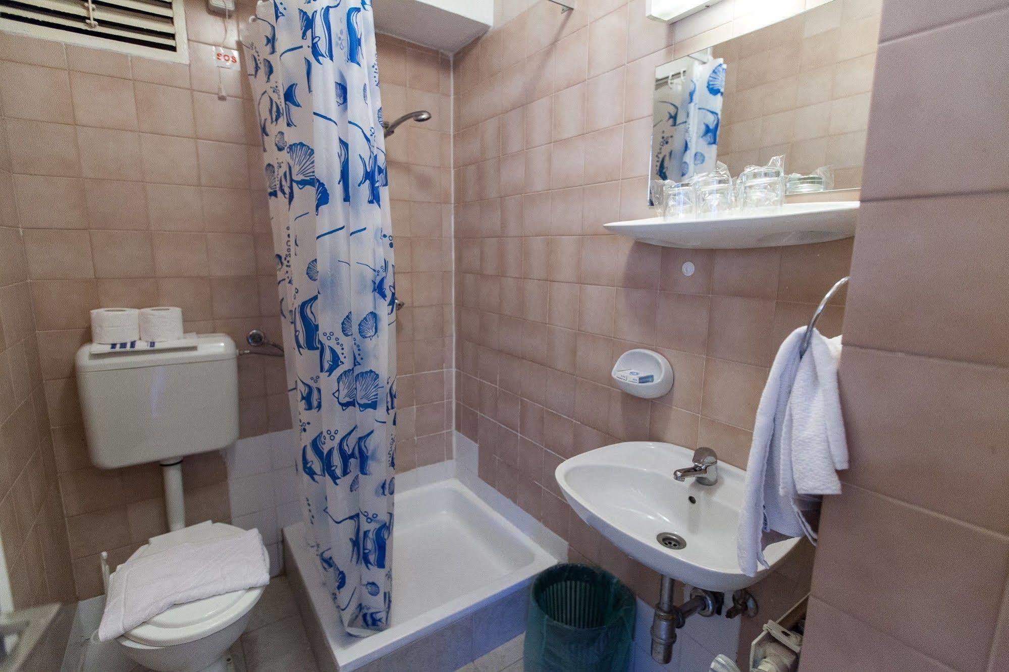 Hotel Zagreb Crikvenica Bagian luar foto