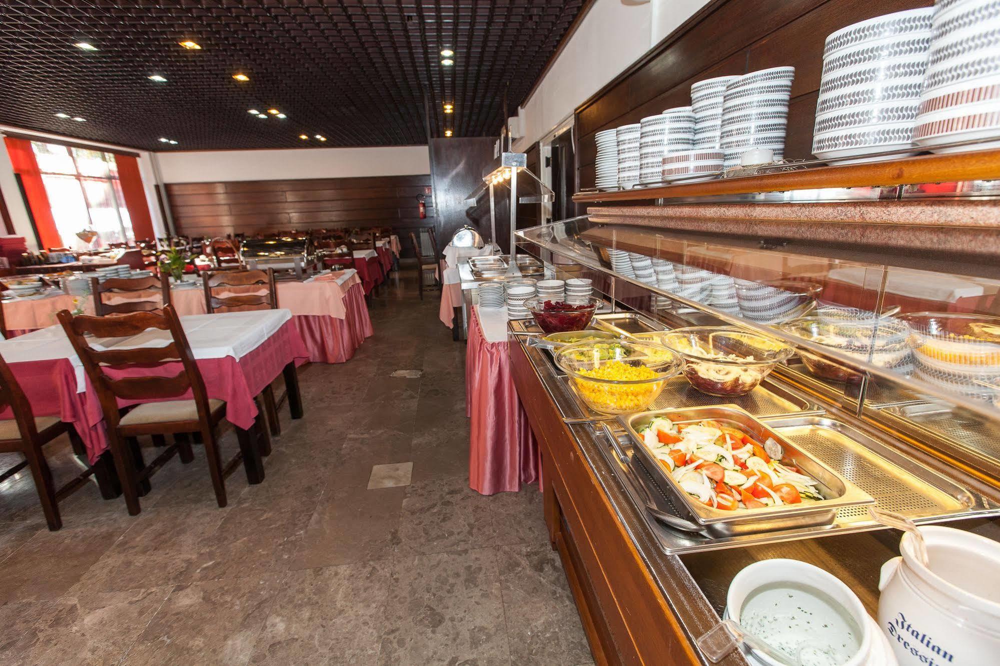 Hotel Zagreb Crikvenica Bagian luar foto