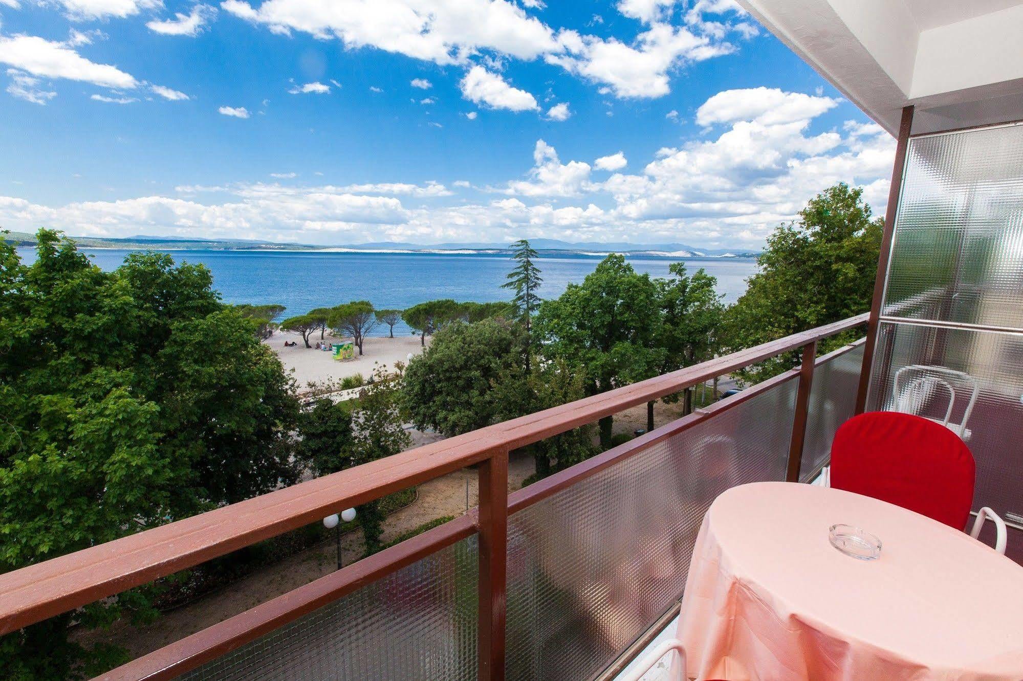 Hotel Zagreb Crikvenica Bagian luar foto