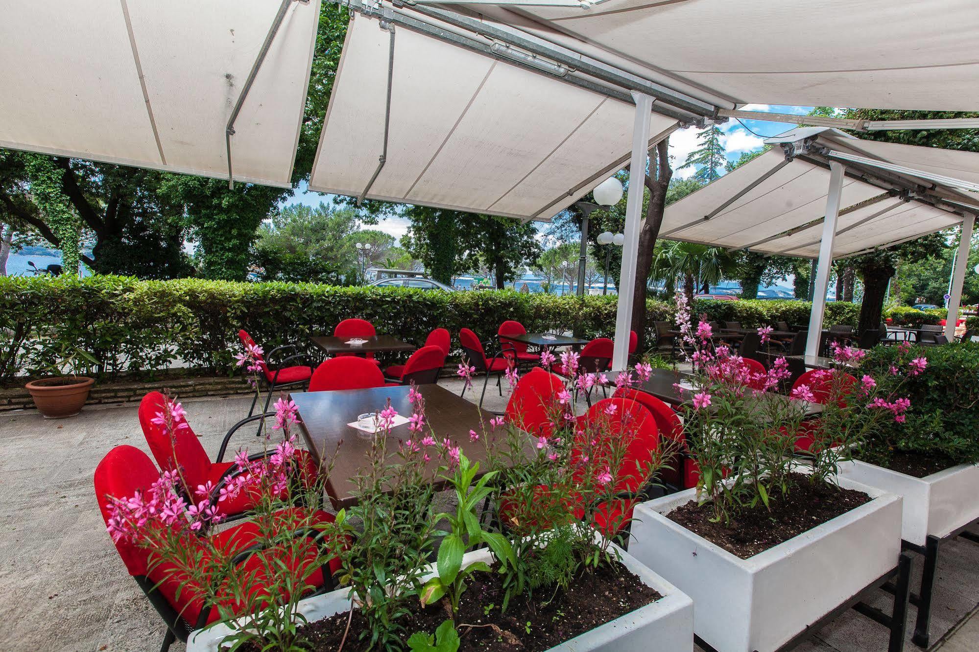 Hotel Zagreb Crikvenica Bagian luar foto