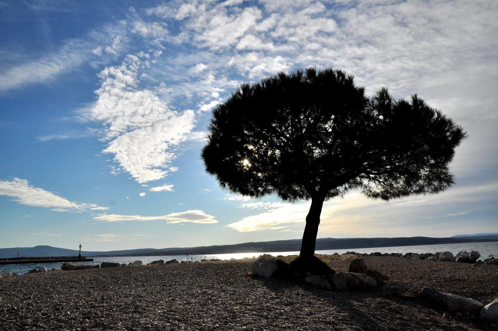 Hotel Zagreb Crikvenica Bagian luar foto