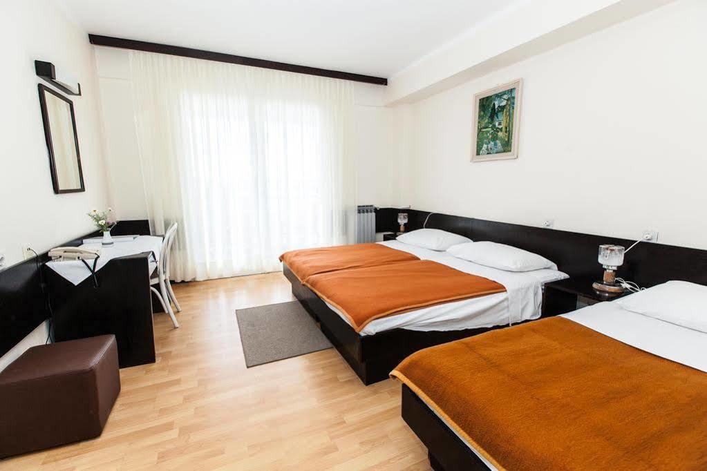 Hotel Zagreb Crikvenica Bagian luar foto